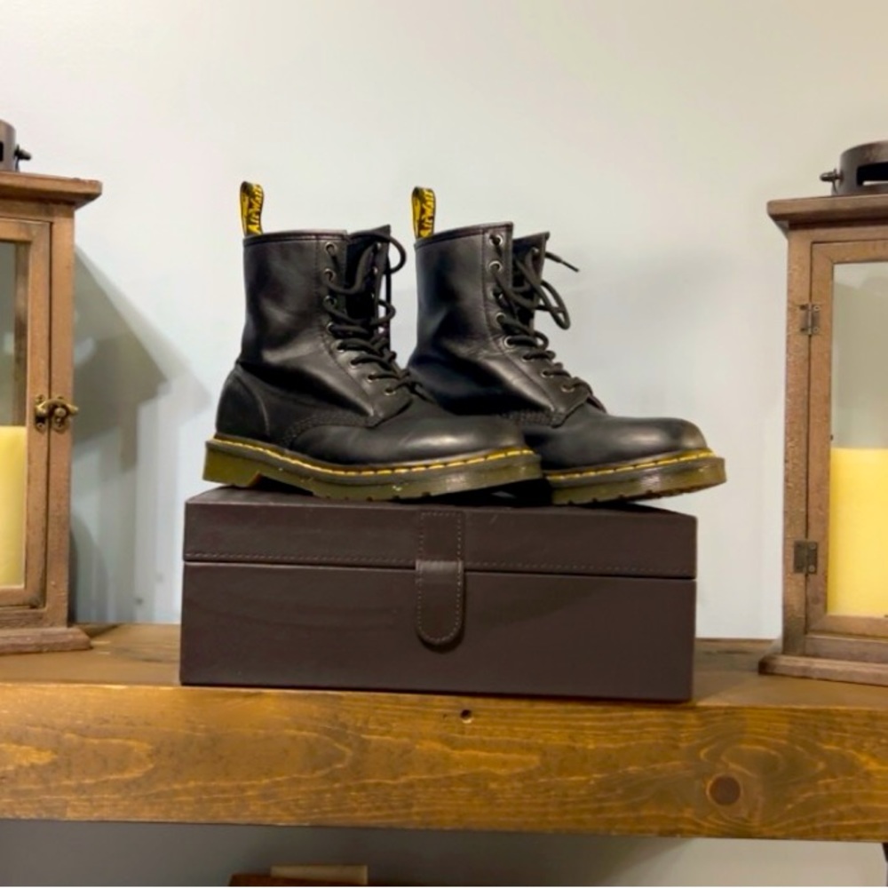 Dr. Marten 1460s Never Worn.  Cute and in new condition.